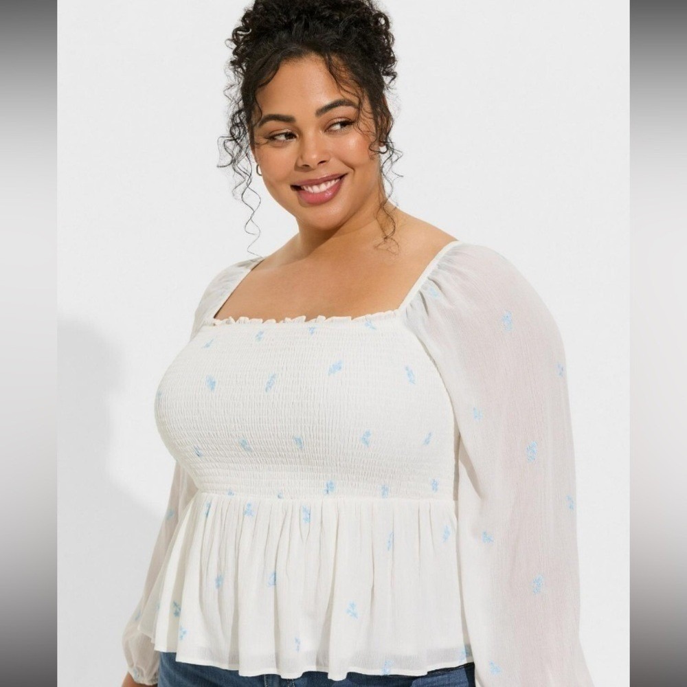 Torrid 3X Babydoll Blouse White Blue Floral Smocked Puff Sleeve NWT Plus Size 3
